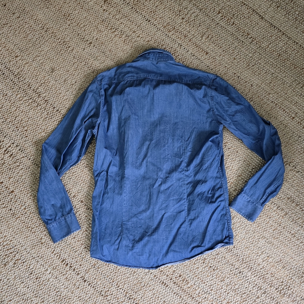 Men's Casual Denim Blue Button Down Shirt - Picture 3 of 4